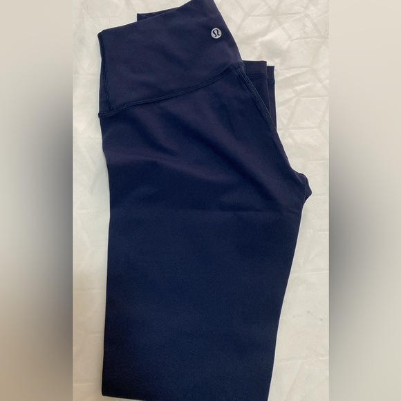 Lululemon sz 4 - Picture 2 of 3